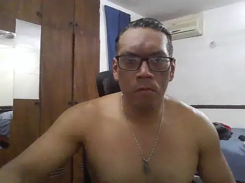 Snapshot of bvllnox chatting on 07.13.26 bvllnox online show from 07.13.26