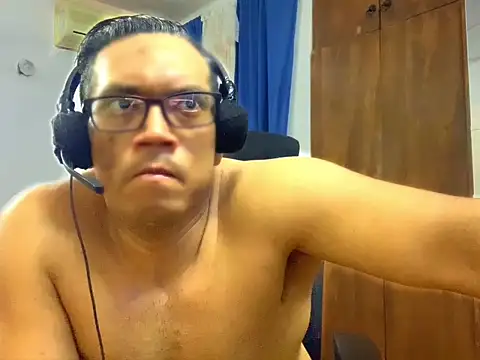 Snapshot of bvllnox chatting on 07.17.26 bvllnox online show from 07.17.26