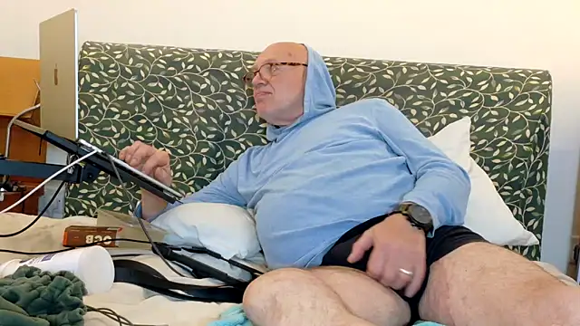 Snapshot of KinkCentral chatting on 05.12.26 KinkCentral online show from 05.12.26