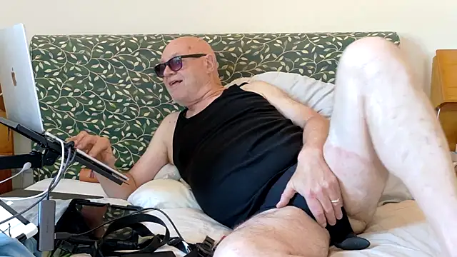 Snapshot of KinkCentral chatting on 06.10.26 KinkCentral online show from 06.10.26