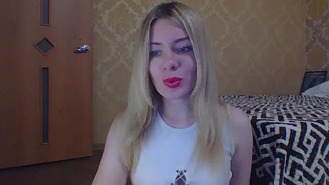 Snapshot of Softy_Aura_ chatting on 05.19.26 Softy Aura online show from 05.19.26