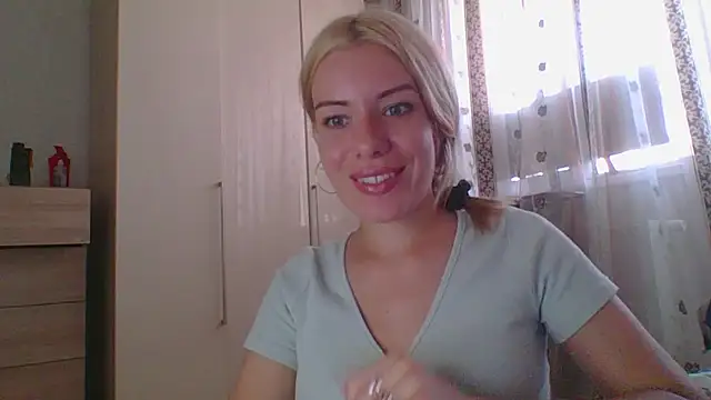Softy Aura  online show from 08.04.26