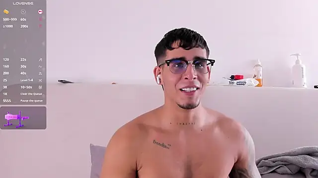 Snapshot of Iamcamilo__ chatting on 04.30.26 Iamcamilo online show from 04.30.26