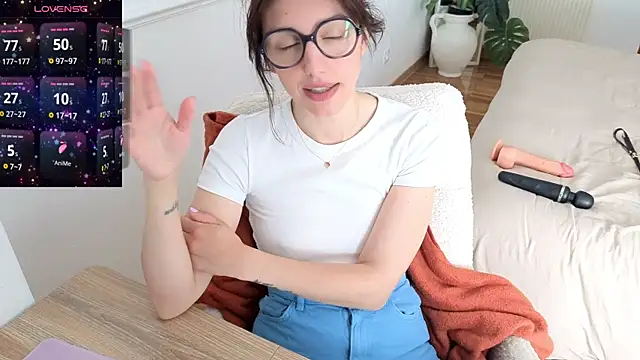 Snapshot of charlieangella chatting on 04.27.26 charlieangella online show from 04.27.26