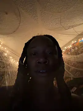 Nayomii28 online show from 04.27.26