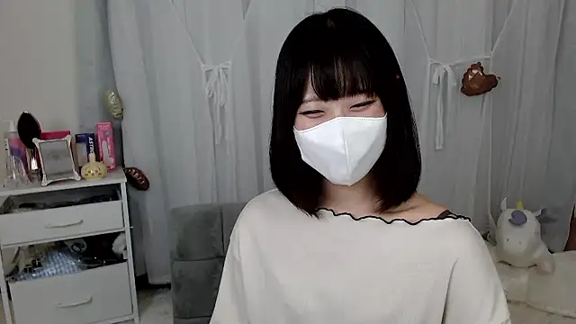 Snapshot of mii__tan chatting on 05.10.26 mii tan online show from 05.10.26