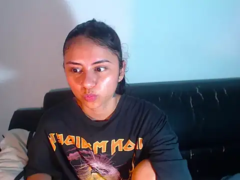 Snapshot of BellaLuxxs chatting on 06.04.26 BellaLuxxs online show from 06.04.26