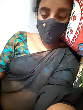 Snapshot of Tamil_Hot_HoneyBee chatting on 05.13.26 Tamil Hot HoneyBee online show from 05.13.26