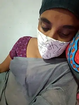Snapshot of Tamil_Hot_HoneyBee chatting on 05.14.26 Tamil Hot HoneyBee online show from 05.14.26