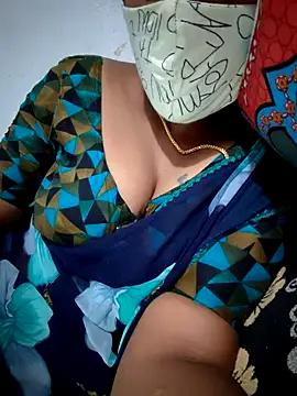 Snapshot of Tamil_Hot_HoneyBee chatting on 05.15.26 Tamil Hot HoneyBee online show from 05.15.26