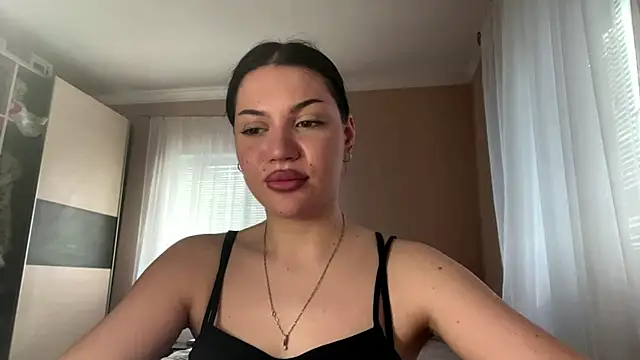 Snapshot of CrystalMuze chatting on 04.29.26 CrystalMuze online show from 04.29.26