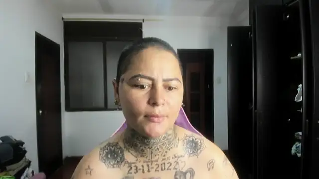 Snapshot of romina23 chatting on 04.29.26 romina23 online show from 04.29.26