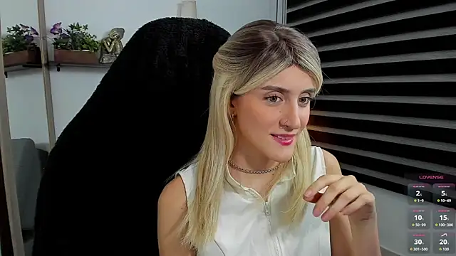 Snapshot of Jessica_lisbon chatting on 05.15.26 Jessica lisbon online show from 05.15.26