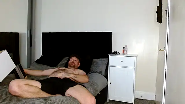 Snapshot of Naughtybihubbyxx chatting on 05.05.26 Naughtybihubbyxx online show from 05.05.26