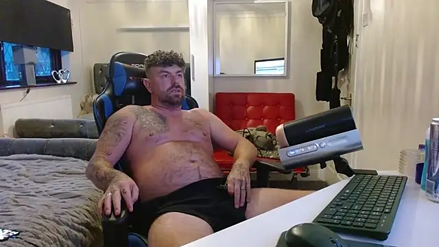Snapshot of Naughtybihubbyxx chatting on 07.06.26 Naughtybihubbyxx online show from 07.06.26