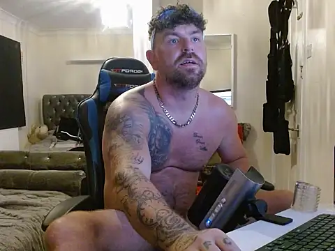 Snapshot of Naughtybihubbyxx chatting on 07.08.26 Naughtybihubbyxx online show from 07.08.26