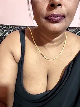 Snapshot of Sunitha-tamilponu chatting on 04.28.26 Sunitha-tamilponu online show from 04.28.26