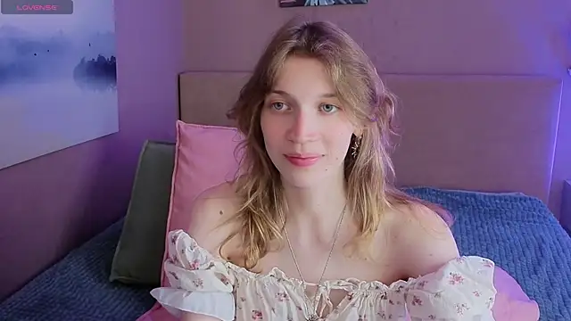 Snapshot of Emily_Cartex chatting on 06.25.26 Emily Cartex online show from 06.25.26