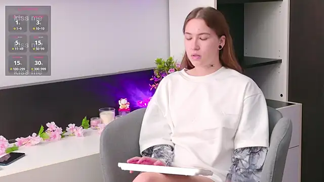 Snapshot of EvaAndLuna chatting on 07.31.26 EvaAndLuna online show from 07.31.26
