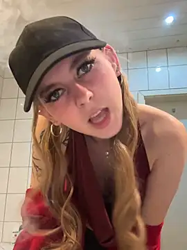Snapshot of Lina-420 chatting on 04.30.26 Lina-420 online show from 04.30.26