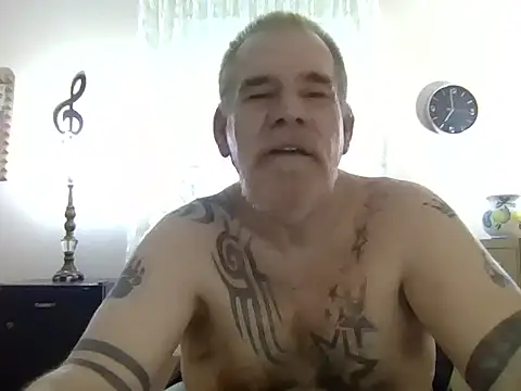 Snapshot of Caesar_Baxter chatting on 04.28.26 Caesar Baxter online show from 04.28.26