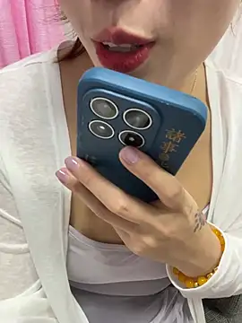 Snapshot of milkwine chatting on 07.26.26 milkwine online show from 07.26.26