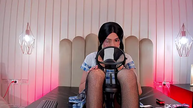 Snapshot of nicki-west chatting on 06.02.26 nicki-west online show from 06.02.26