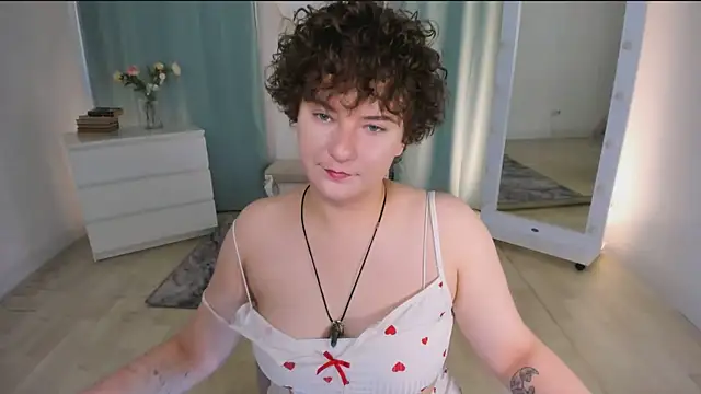 Snapshot of MelittaStorrie chatting on 07.19.26 MelittaStorrie online show from 07.19.26