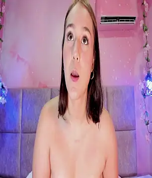 Snapshot of AmelieCooper chatting on 06.18.26 AmelieCooper online show from 06.18.26
