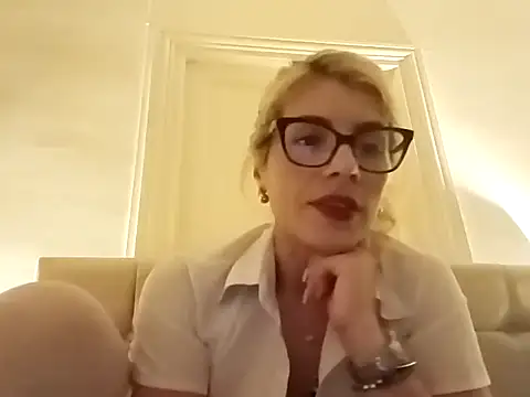 Snapshot of Goddess-Anne chatting on 06.06.26 Goddess-Anne online show from 06.06.26