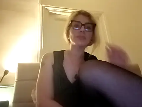 Snapshot of Goddess-Anne chatting on 06.08.26 Goddess-Anne online show from 06.08.26