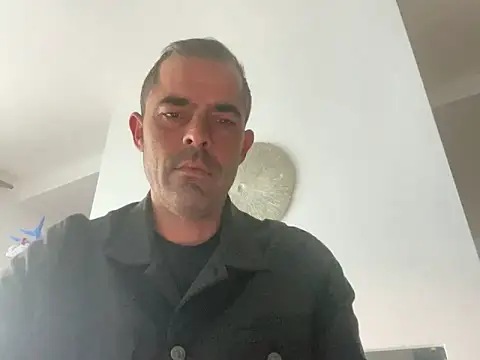 Snapshot of Riccardo86xx chatting on 05.17.26 Riccardo86xx online show from 05.17.26