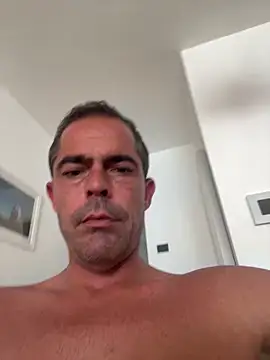 Snapshot of Riccardo86xx chatting on 06.18.26 Riccardo86xx online show from 06.18.26