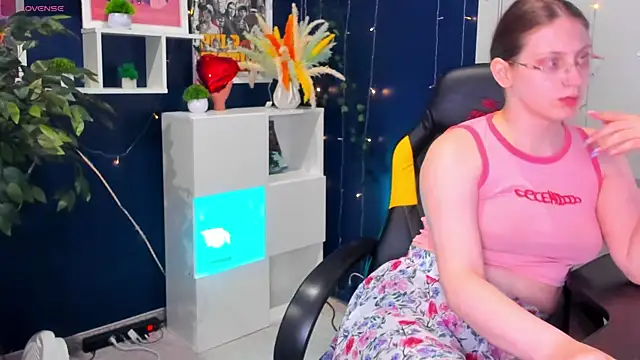 Snapshot of Queen_Milena chatting on 05.20.26 Queen Milena online show from 05.20.26