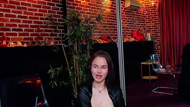 Snapshot of HannahIsabellee chatting on 06.13.26 HannahIsabellee online show from 06.13.26