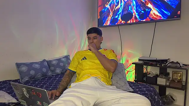 SexxxySquirterStev777 online show from 07.07.26