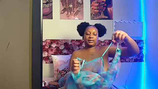 Snapshot of EnchantingLisa chatting on 05.22.26 EnchantingLisa online show from 05.22.26