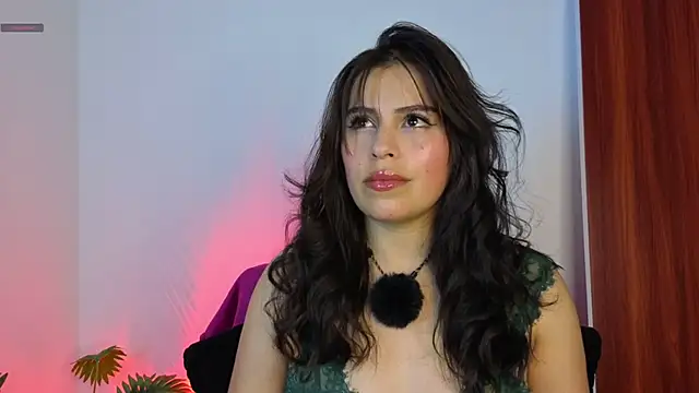 Snapshot of Yenifer_27 chatting on 05.06.26 Yenifer 27 online show from 05.06.26