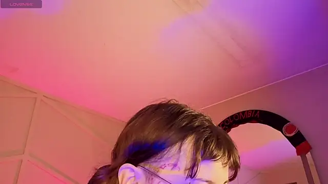Snapshot of Rossiee_huntt chatting on 06.18.26 Rossiee huntt online show from 06.18.26