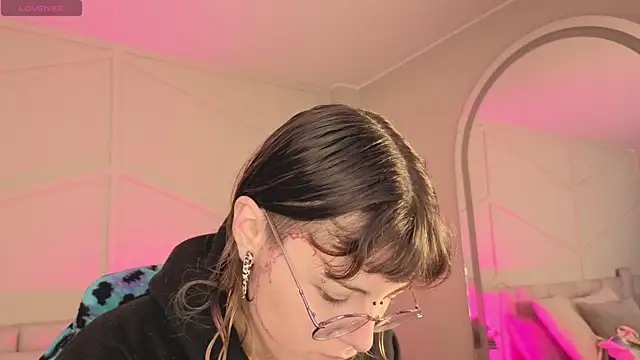 Snapshot of Rossiee_huntt chatting on 07.03.26 Rossiee huntt online show from 07.03.26