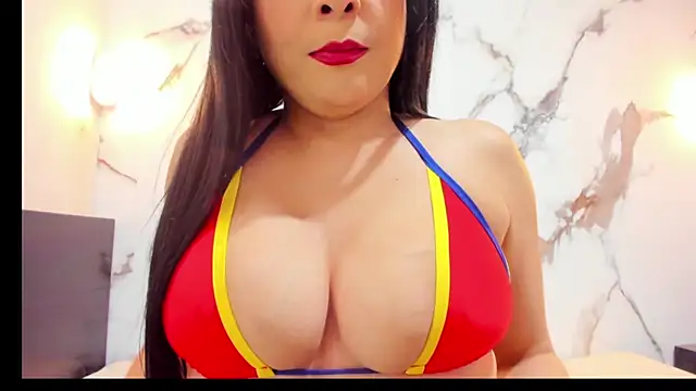 Snapshot of LauraCollinss chatting on 06.17.26 LauraCollinss online show from 06.17.26