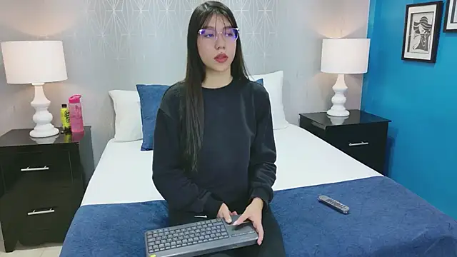 Snapshot of VioletSweetts chatting on 06.02.26 VioletSweetts online show from 06.02.26