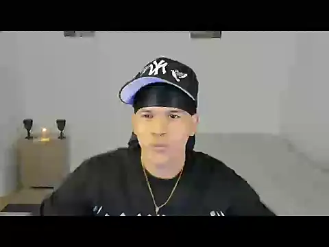 Snapshot of sant_wahlberg chatting on 05.17.26 sant wahlberg online show from 05.17.26