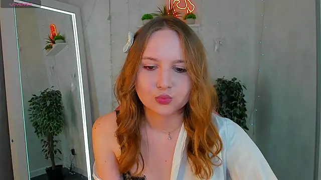 Snapshot of Emmaa_Kimm chatting on 06.11.26 Emmaa Kimm online show from 06.11.26