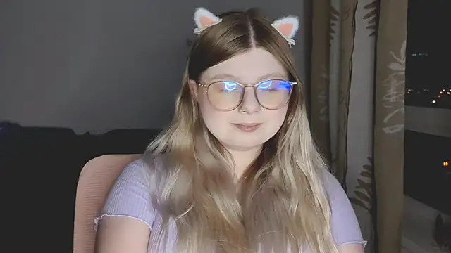 Snapshot of YukiBlush chatting on 05.17.26 YukiBlush online show from 05.17.26