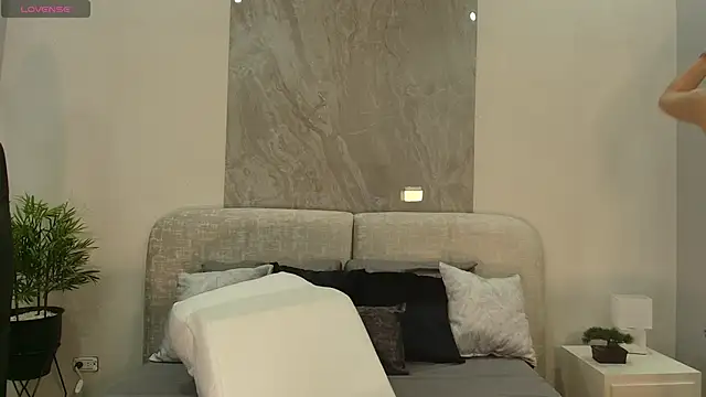 Hillary myerss  online show from 05.28.26