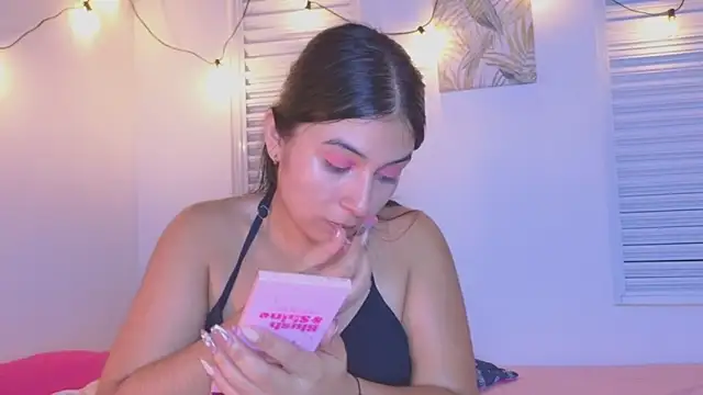 Snapshot of VictoriaaLopez chatting on 06.10.26 VictoriaaLopez online show from 06.10.26