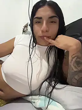 Snapshot of InesD_Arcy chatting on 05.27.26 InesD Arcy online show from 05.27.26