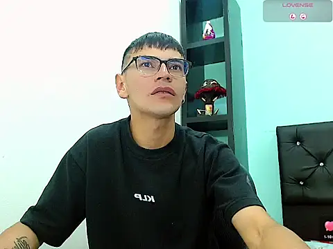 Snapshot of Alexx_bigcockk_ chatting on 06.24.26 Alexx bigcockk online show from 06.24.26