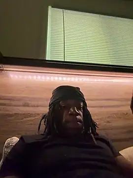 YurFavBestiie online show from 04.28.26